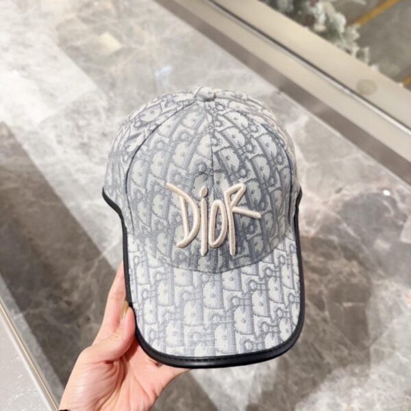 repliche,replica,perfette,siti di,affidabili,migliori siti,dove comprare,1:1,scarpe da ginnastica Il sito ufficiale del ricamo DIOR sincronizza il nuovo cappellino da baseball per presbiti