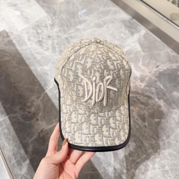 repliche,replica,perfette,siti di,affidabili,migliori siti,dove comprare,1:1,scarpe da ginnastica Il sito ufficiale del ricamo DIOR sincronizza il nuovo cappellino da baseball per presbiti