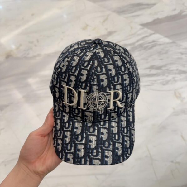 repliche,replica,perfette,siti di,affidabili,migliori siti,dove comprare,1:1,scarpe da ginnastica Il sito ufficiale del ricamo DIOR sincronizza il nuovo cappellino da baseball per presbiti