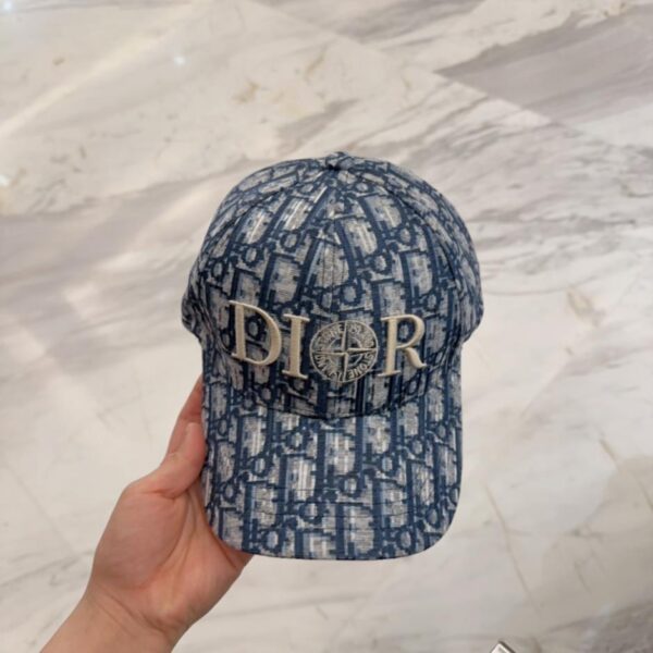repliche,replica,perfette,siti di,affidabili,migliori siti,dove comprare,1:1,scarpe da ginnastica Il sito ufficiale del ricamo DIOR sincronizza il nuovo cappellino da baseball per presbiti