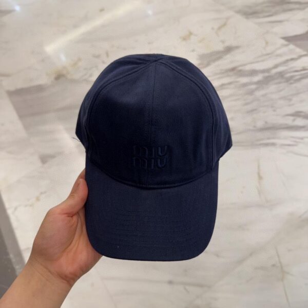 repliche,replica,perfette,siti di,affidabili,migliori siti,dove comprare,1:1,scarpe da ginnastica Nuovo cappellino da baseball ricamato di Miu Miu