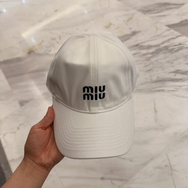 repliche,replica,perfette,siti di,affidabili,migliori siti,dove comprare,1:1,scarpe da ginnastica Nuovo cappellino da baseball ricamato di Miu Miu