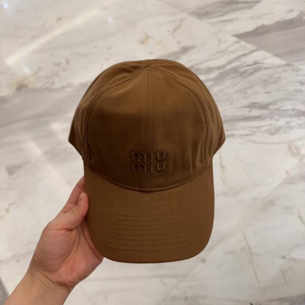 repliche,replica,perfette,siti di,affidabili,migliori siti,dove comprare,1:1,scarpe da ginnastica Nuovo cappellino da baseball ricamato di Miu Miu