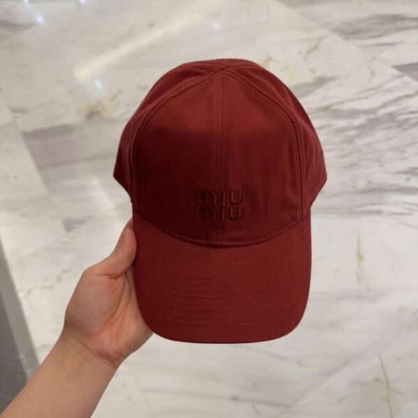 repliche,replica,perfette,siti di,affidabili,migliori siti,dove comprare,1:1,scarpe da ginnastica Nuovo cappellino da baseball ricamato di Miu Miu