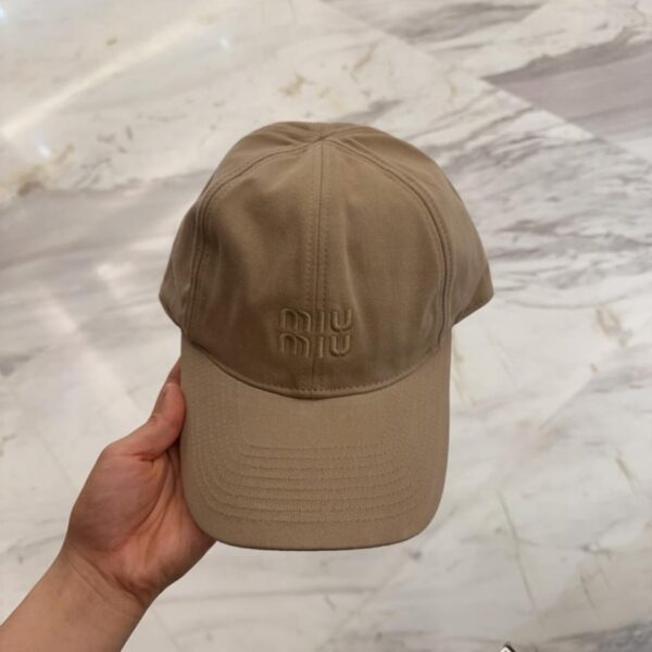 repliche,replica,perfette,siti di,affidabili,migliori siti,dove comprare,1:1,scarpe da ginnastica Nuovo cappellino da baseball ricamato di Miu Miu