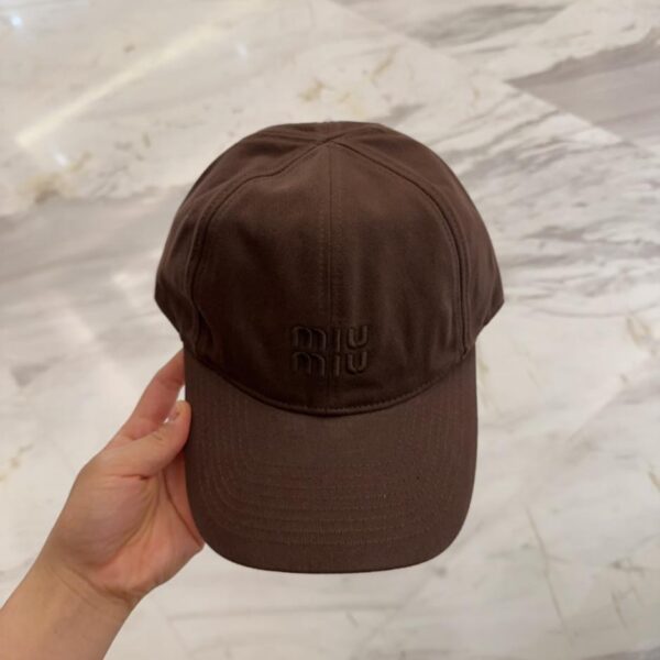 repliche,replica,perfette,siti di,affidabili,migliori siti,dove comprare,1:1,scarpe da ginnastica Nuovo cappellino da baseball ricamato di Miu Miu