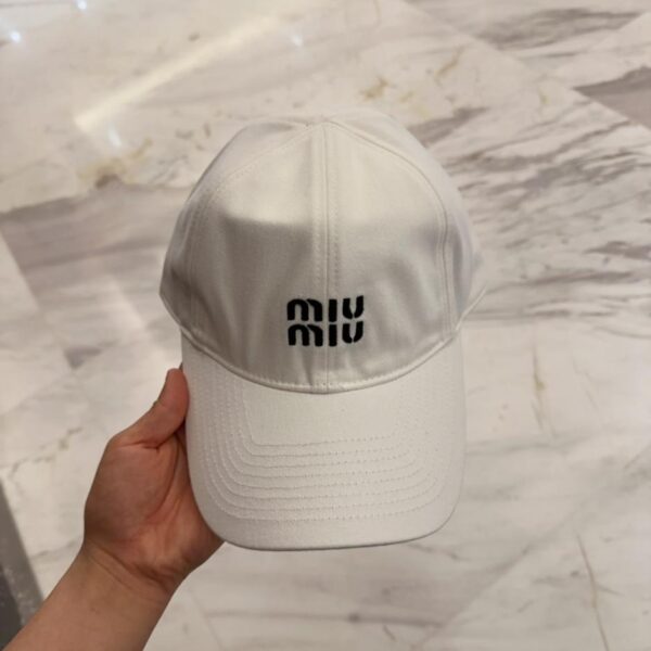 repliche,replica,perfette,siti di,affidabili,migliori siti,dove comprare,1:1,scarpe da ginnastica Nuovo cappellino da baseball ricamato di Miu Miu