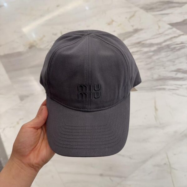repliche,replica,perfette,siti di,affidabili,migliori siti,dove comprare,1:1,scarpe da ginnastica Nuovo cappellino da baseball ricamato di Miu Miu