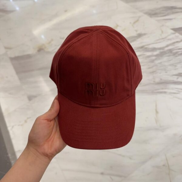 repliche,replica,perfette,siti di,affidabili,migliori siti,dove comprare,1:1,scarpe da ginnastica Nuovo cappellino da baseball ricamato di Miu Miu