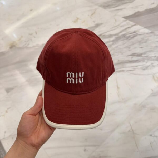 repliche,replica,perfette,siti di,affidabili,migliori siti,dove comprare,1:1,scarpe da ginnastica Nuovo cappellino da baseball ricamato di Miu Miu