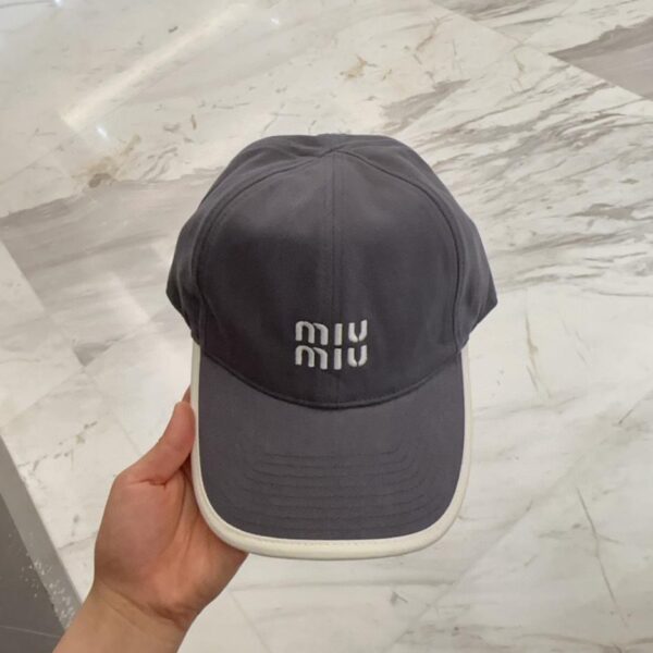 repliche,replica,perfette,siti di,affidabili,migliori siti,dove comprare,1:1,scarpe da ginnastica Nuovo cappellino da baseball ricamato di Miu Miu