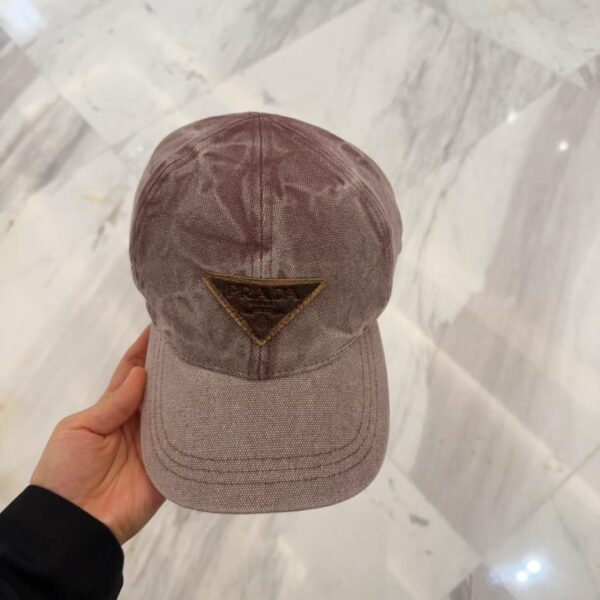 Cappello da baseball con scritta Prada ricamata