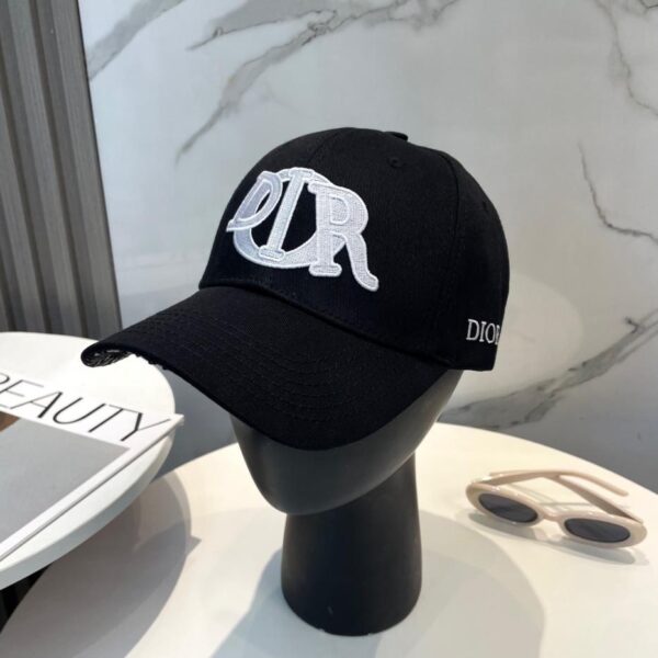 repliche,replica,perfette,siti di,affidabili,migliori siti,dove comprare,1:1,scarpe da ginnastica Il nuovo berretto da baseball ricamato dal volume di Dior Dior