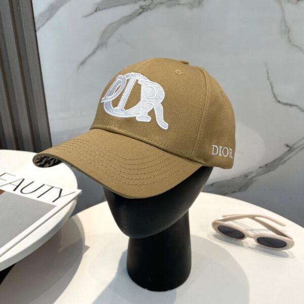 repliche,replica,perfette,siti di,affidabili,migliori siti,dove comprare,1:1,scarpe da ginnastica Il nuovo berretto da baseball ricamato dal volume di Dior Dior
