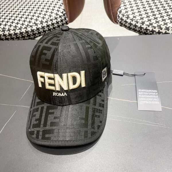 Cappellino da baseball FENDI serie presbiopia, classico oggetto FF di seconda mano