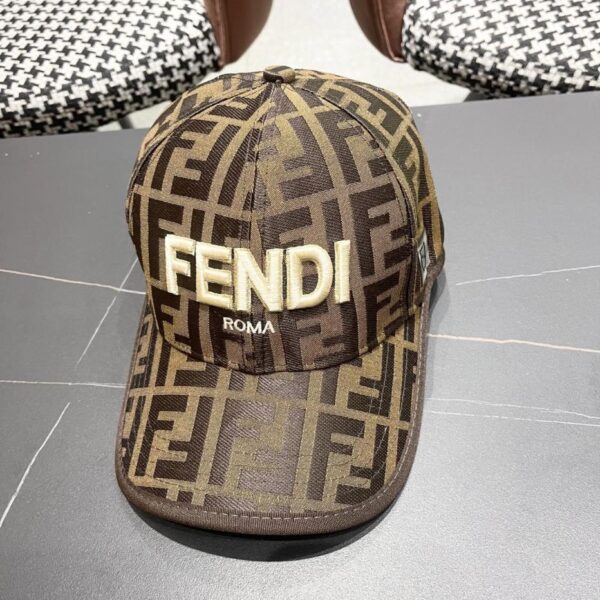 Cappellino da baseball FENDI serie presbiopia, classico oggetto FF di seconda mano