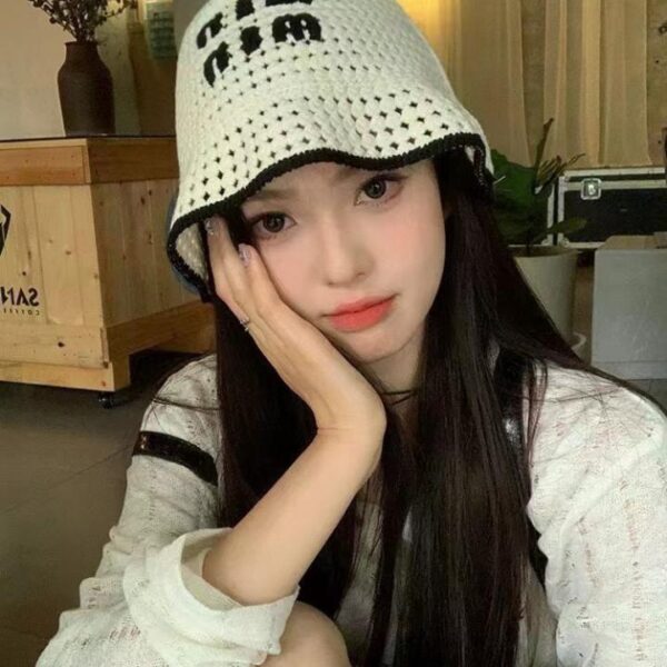 repliche,replica,perfette,siti di,affidabili,migliori siti,dove comprare,1:1,scarpe da ginnastica Miu Miu contro il nuovo cappello a secchiello lavorato a maglia