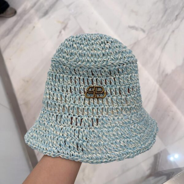 Nuovo cappello in paglia intrecciata di Balenciaga