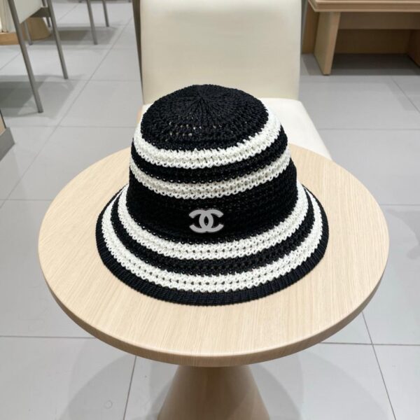 repliche,replica,perfette,siti di,affidabili,migliori siti,dove comprare,1:1,scarpe da ginnastica Cappello da pescatore vuoto Chanel in paglia a righe a contrasto, cappello da sole estivo a tesa larga da donna