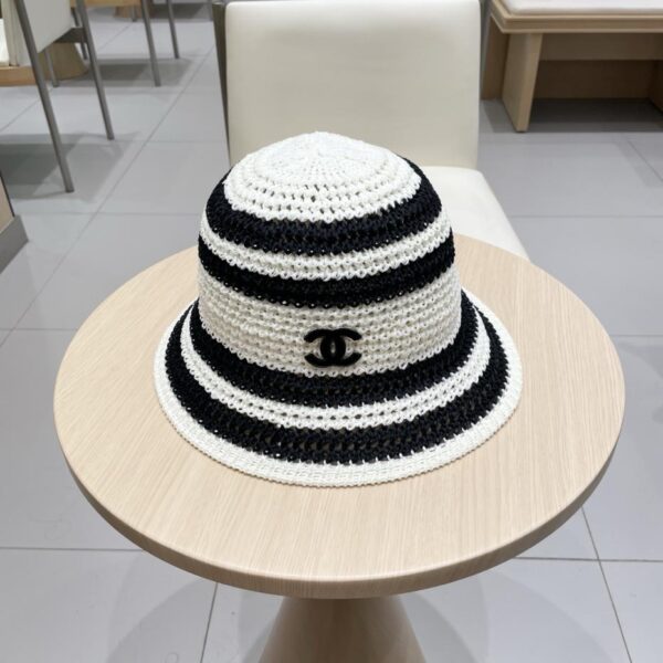 repliche,replica,perfette,siti di,affidabili,migliori siti,dove comprare,1:1,scarpe da ginnastica Cappello da pescatore vuoto Chanel in paglia a righe a contrasto, cappello da sole estivo a tesa larga da donna