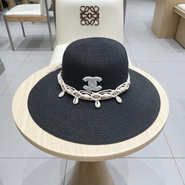 Nuovo cappello a cilindro di Chanel in paglia a tesa larga