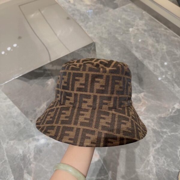repliche,replica,perfette,siti di,affidabili,migliori siti,dove comprare,1:1,scarpe da ginnastica Cappello da pescatore Fendi con lettera presbite