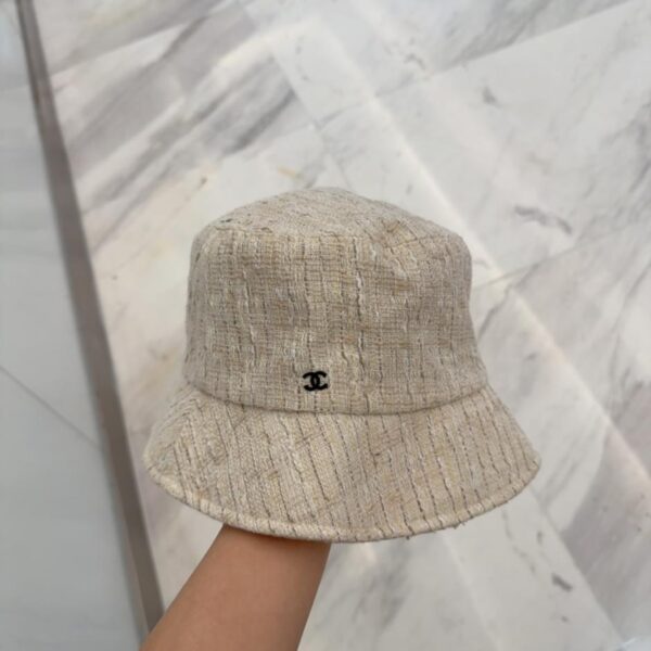 repliche,replica,perfette,siti di,affidabili,migliori siti,dove comprare,1:1,scarpe da ginnastica Cappello a secchiello intrecciato sulla passerella autunnale e invernale di Chanel