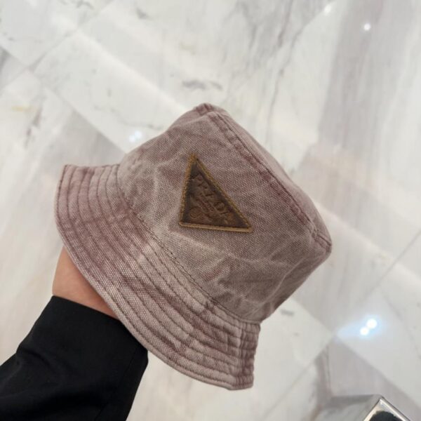 repliche,replica,perfette,siti di,affidabili,migliori siti,dove comprare,1:1,scarpe da ginnastica Cappello a secchiello con lettera ricamata Prada