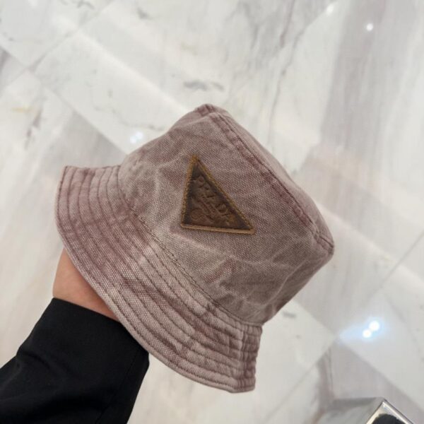 repliche,replica,perfette,siti di,affidabili,migliori siti,dove comprare,1:1,scarpe da ginnastica Cappello a secchiello con lettera ricamata Prada