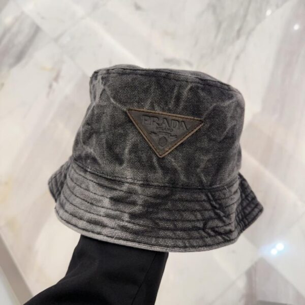repliche,replica,perfette,siti di,affidabili,migliori siti,dove comprare,1:1,scarpe da ginnastica Cappello a secchiello con lettera ricamata Prada