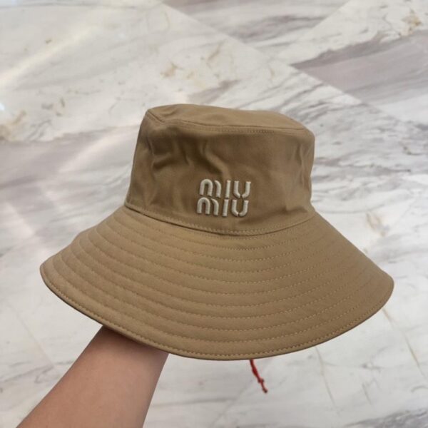 repliche,replica,perfette,siti di,affidabili,migliori siti,dove comprare,1:1,scarpe da ginnastica Cappello da pescatore a tesa larga ricamato di Miu Miu
