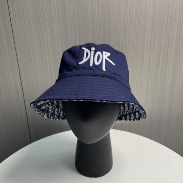 repliche,replica,perfette,siti di,affidabili,migliori siti,dove comprare,1:1,scarpe da ginnastica Sito ufficiale di Dior, ultimo cappello a secchiello con logo Dior ricamato su entrambi i lati
