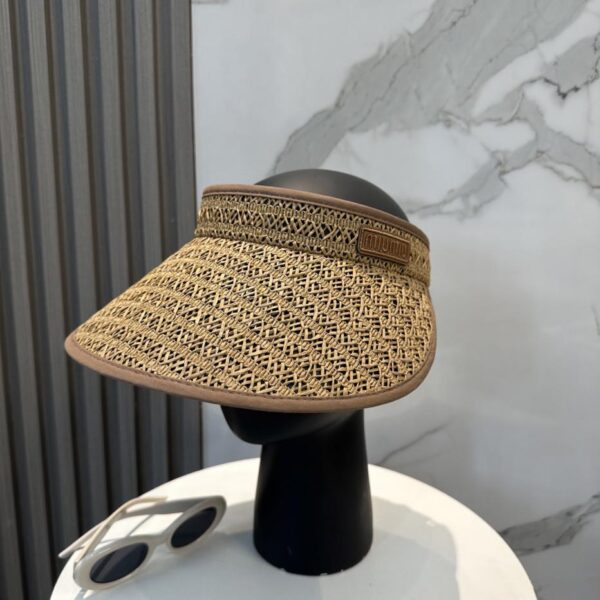 repliche,replica,perfette,siti di,affidabili,migliori siti,dove comprare,1:1,scarpe da ginnastica Nuovo cappello con fascia superiore cava con visiera di Miu Miu