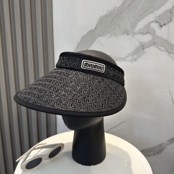 repliche,replica,perfette,siti di,affidabili,migliori siti,dove comprare,1:1,scarpe da ginnastica Nuovo cappello con fascia superiore cava con visiera di Miu Miu