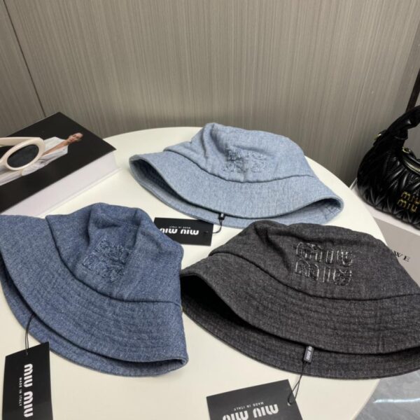 repliche,replica,perfette,siti di,affidabili,migliori siti,dove comprare,1:1,scarpe da ginnastica Nuovo cappello a secchiello in stile denim di Miu Miu