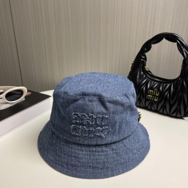 repliche,replica,perfette,siti di,affidabili,migliori siti,dove comprare,1:1,scarpe da ginnastica Nuovo cappello a secchiello in stile denim di Miu Miu