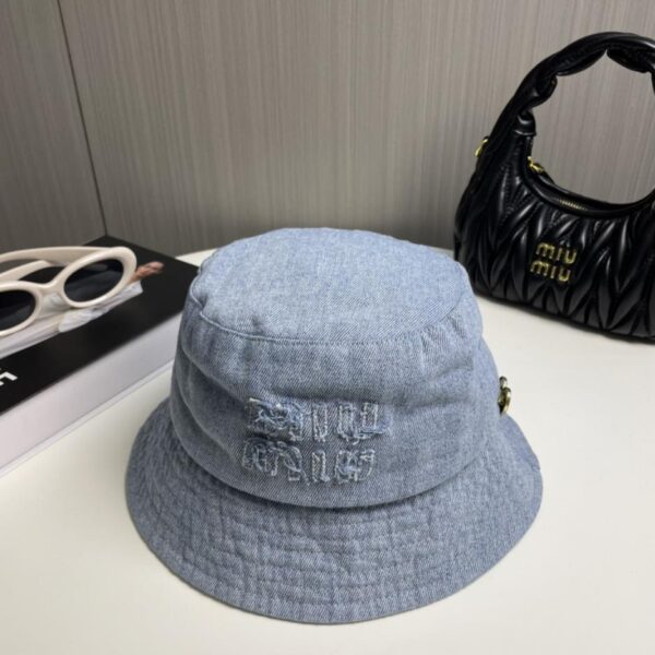 repliche,replica,perfette,siti di,affidabili,migliori siti,dove comprare,1:1,scarpe da ginnastica Nuovo cappello a secchiello in stile denim di Miu Miu