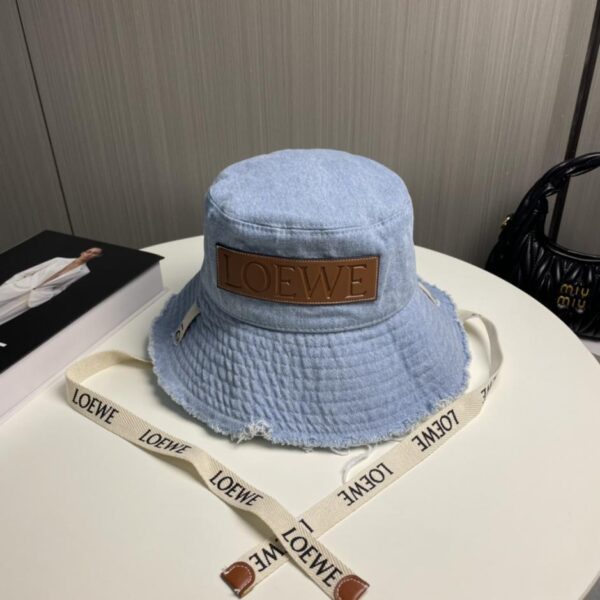 Cappello bucket personalizzato Loewe con cinturino