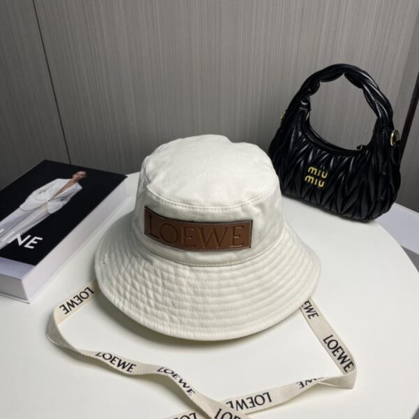 Cappello bucket personalizzato Loewe con cinturino