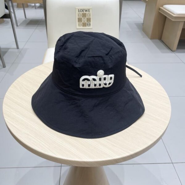 repliche,replica,perfette,siti di,affidabili,migliori siti,dove comprare,1:1,scarpe da ginnastica Il nuovo cappello da pescatore di Miu Miu