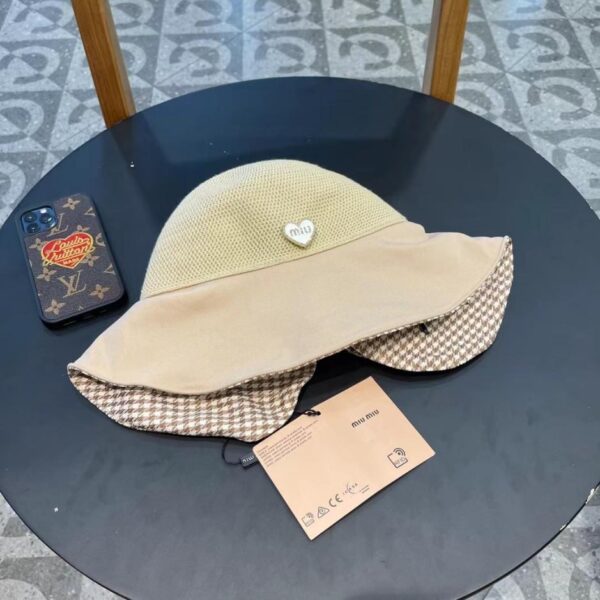 repliche,replica,perfette,siti di,affidabili,migliori siti,dove comprare,1:1,scarpe da ginnastica Miu Miu nuovo cappello da pescatore semplice con materiali impiombati e cappello da pescatore