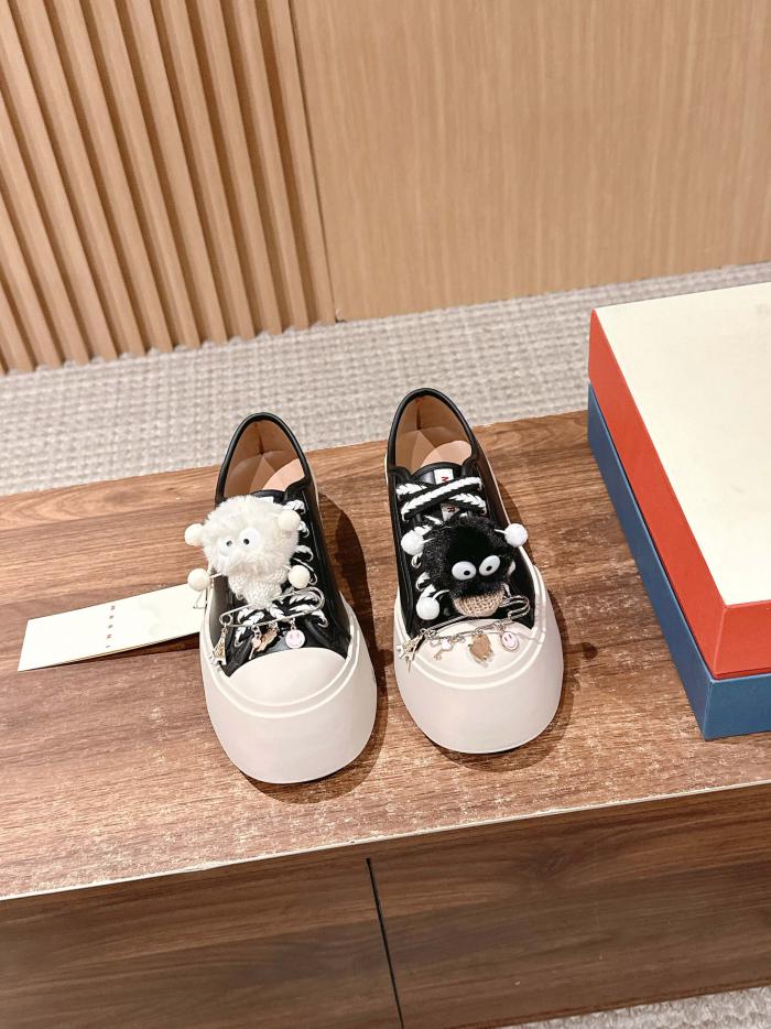 repliche,replica,perfette,siti di,affidabili,migliori siti,dove comprare,1:1,scarpe da ginnastica Scarpe da donna con punta grande, modello Mary Jane di Marni repliche,replica,perfette,siti di,affidabili,migliori siti,dove comprare,1:1,scarpe da ginnastica Scarpe da donna con punta grande, modello Mary Jane di Marni