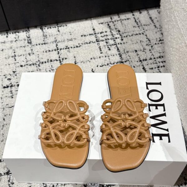 repliche,replica,perfette,siti di,affidabili,migliori siti,dove comprare,1:1,scarpe da ginnastica Pantofole LOEWE con punta aperta e motivo a petalo, modello Anagram, primavera/estate