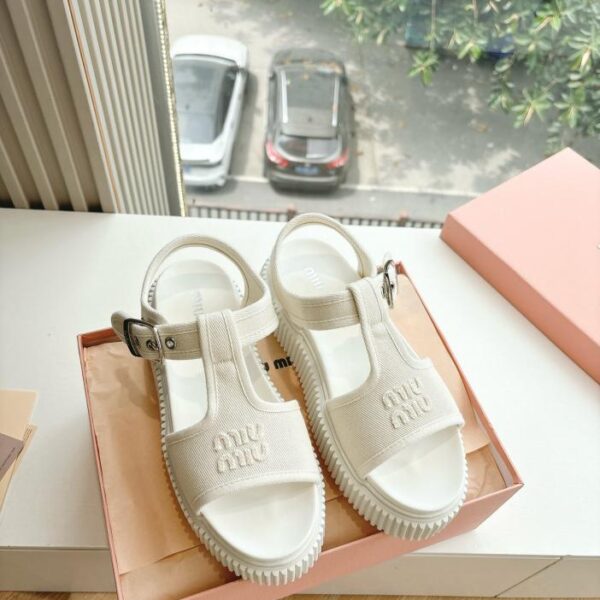 repliche,replica,perfette,siti di,affidabili,migliori siti,dove comprare,1:1,scarpe da ginnastica G024 nuovi sandali con plateau Miu Miu