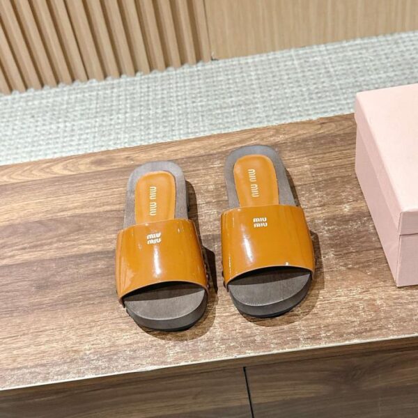 repliche,replica,perfette,siti di,affidabili,migliori siti,dove comprare,1:1,scarpe da ginnastica Zoccoli da passerella Miu Miu