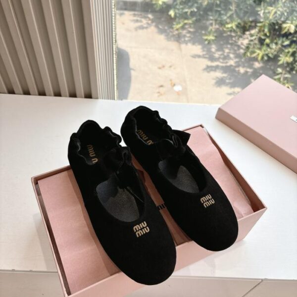 repliche,replica,perfette,siti di,affidabili,migliori siti,dove comprare,1:1,scarpe da ginnastica G0286 versione top Miu Miu Primavera/Estate Fashion Week nuovi mocassini elastici da ballerina