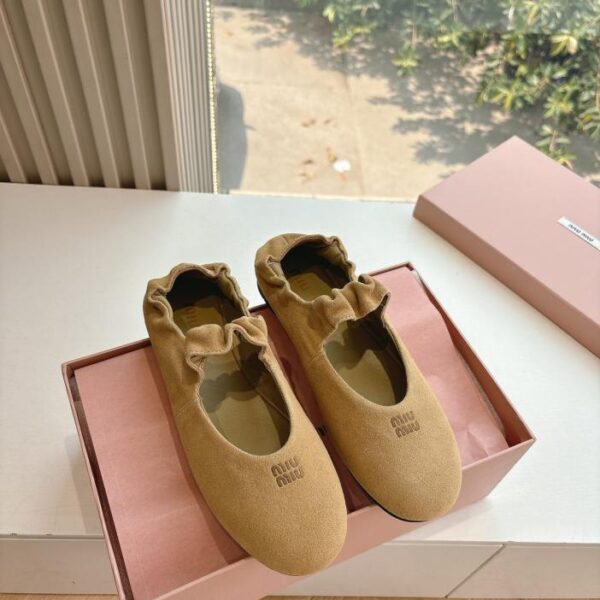 repliche,replica,perfette,siti di,affidabili,migliori siti,dove comprare,1:1,scarpe da ginnastica G0286 versione top Miu Miu Primavera/Estate Fashion Week nuovi mocassini elastici da ballerina