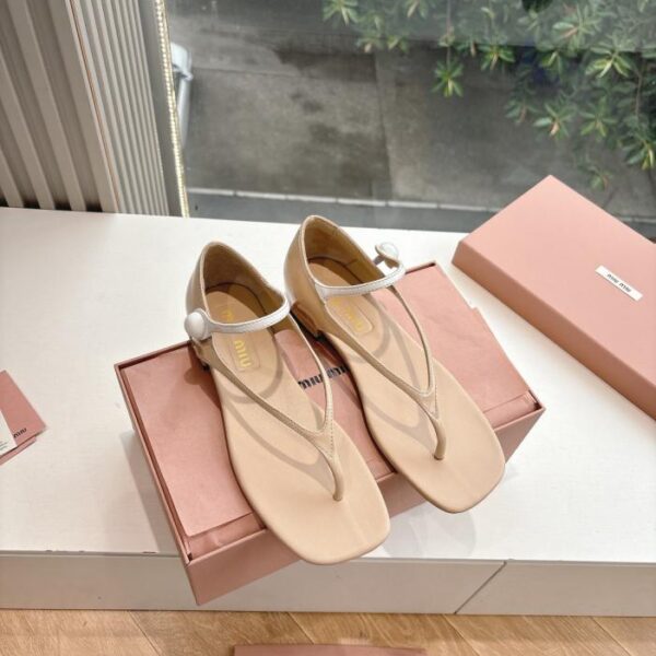 repliche,replica,perfette,siti di,affidabili,migliori siti,dove comprare,1:1,scarpe da ginnastica Infradito G122 Miu Miu Fashion Week