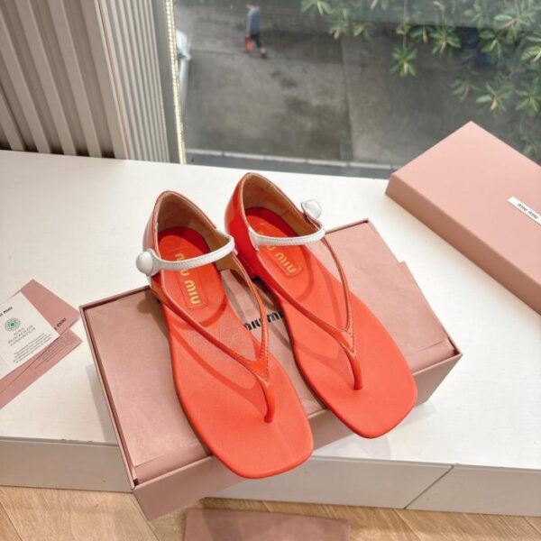 repliche,replica,perfette,siti di,affidabili,migliori siti,dove comprare,1:1,scarpe da ginnastica Infradito G122 Miu Miu Fashion Week