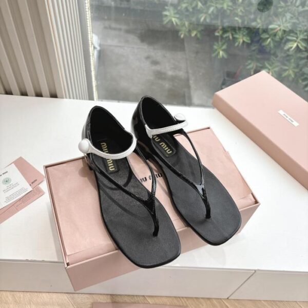 repliche,replica,perfette,siti di,affidabili,migliori siti,dove comprare,1:1,scarpe da ginnastica Infradito G122 Miu Miu Fashion Week